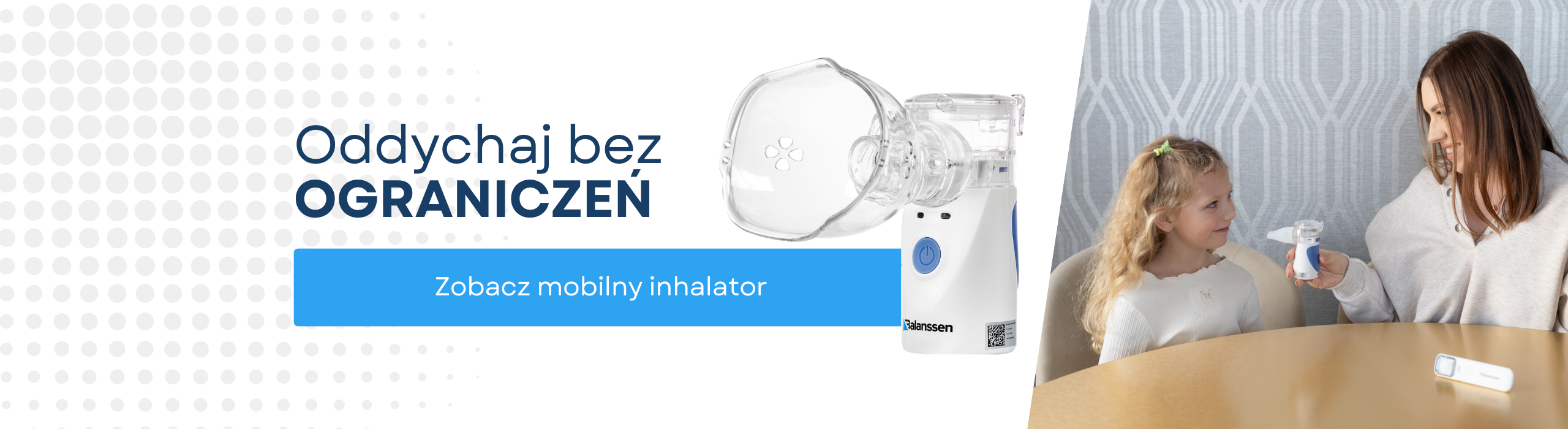 Kobieta i mała dziewczynka korzystające z bezprzewodowego inhalatora siateczkowego przy stole. Sklep medyczny Balanssen - mobilne inhalatory.
