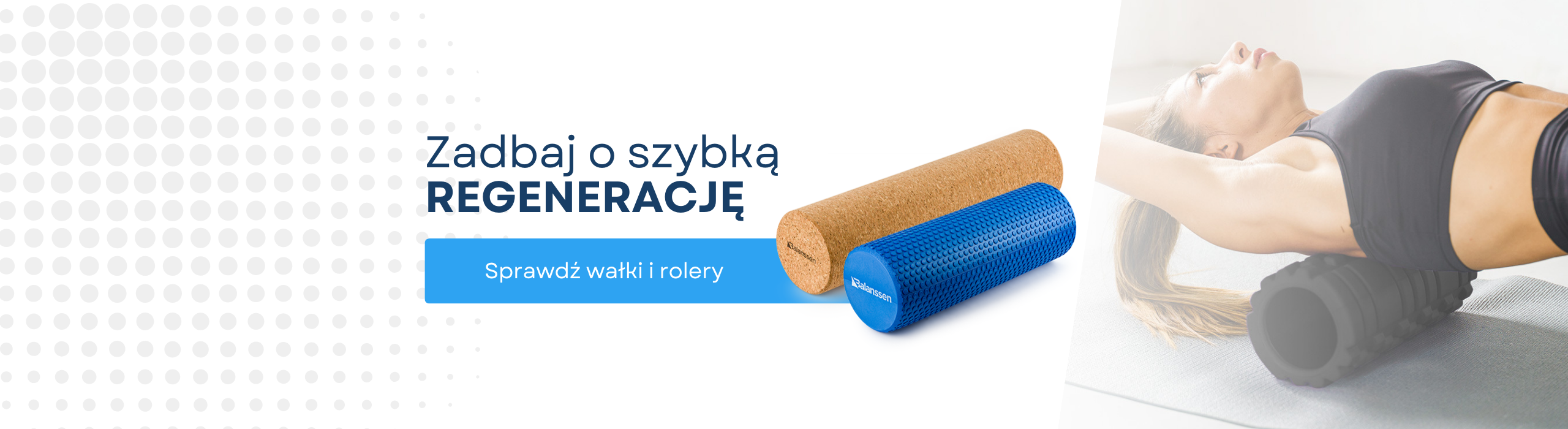 Kobieta rozluźniająca mięśnie pleców na rolerze oraz wałki do masażu z korka i pianki. Sklep medyczny Balanssen - akcesoria do szybkiej regeneracji.